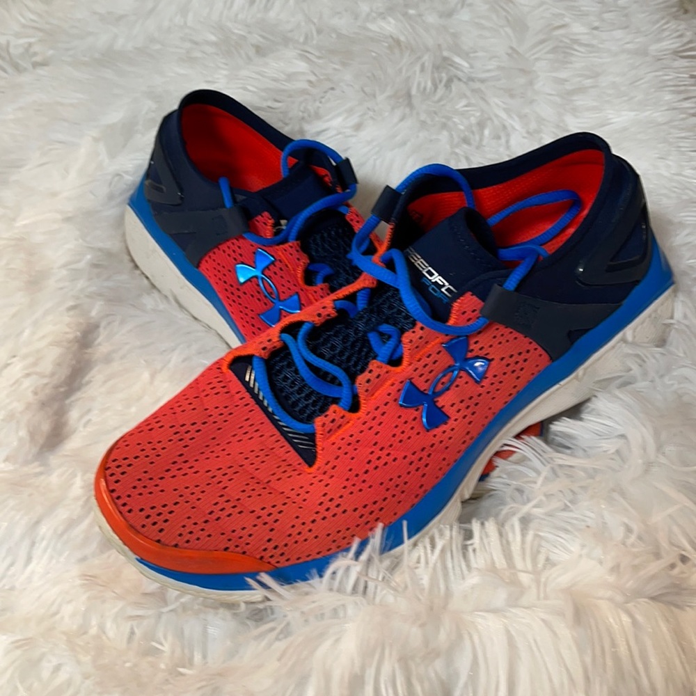 Tennis shoes
